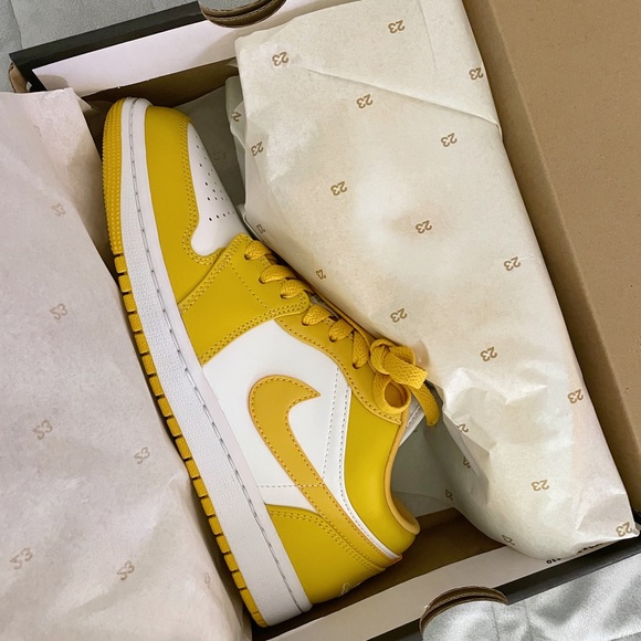 Nike Jordan 1 Low White Pollen *NEW* US 8.5 - Picture 5 of 6